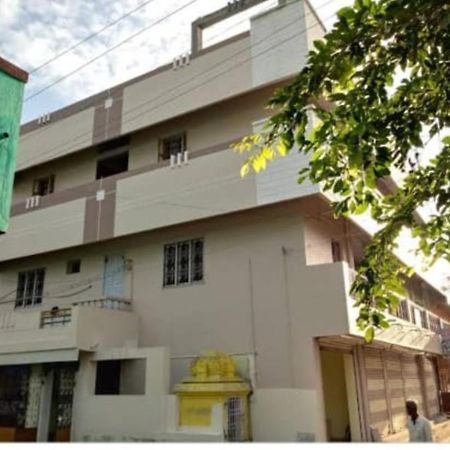 Sri Vari Residency Hostel Велор Екстериор снимка