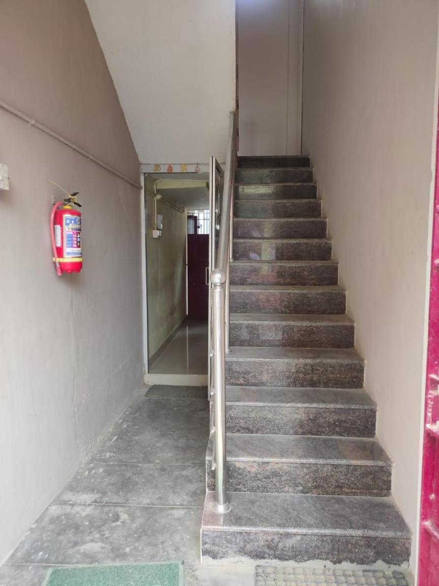 Sri Vari Residency Hostel Велор Екстериор снимка
