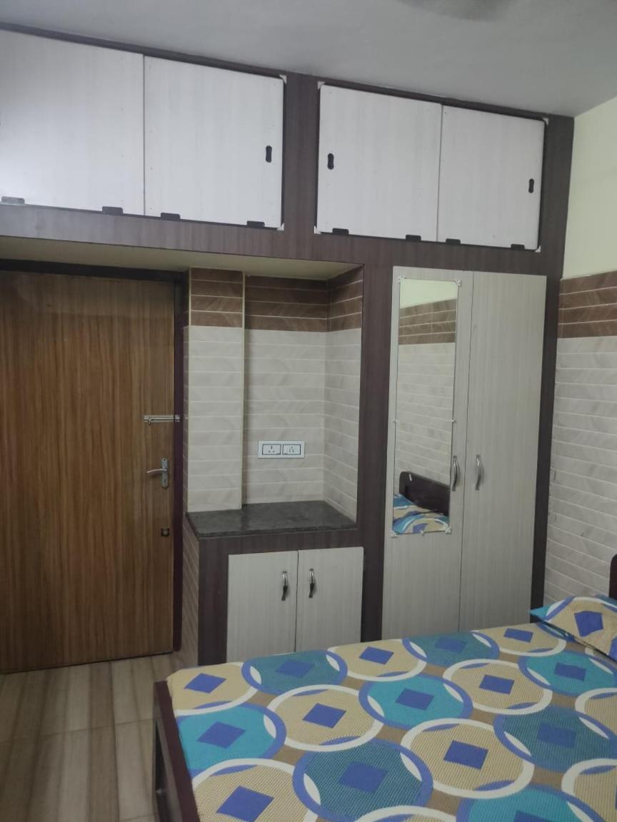Sri Vari Residency Hostel Велор Екстериор снимка