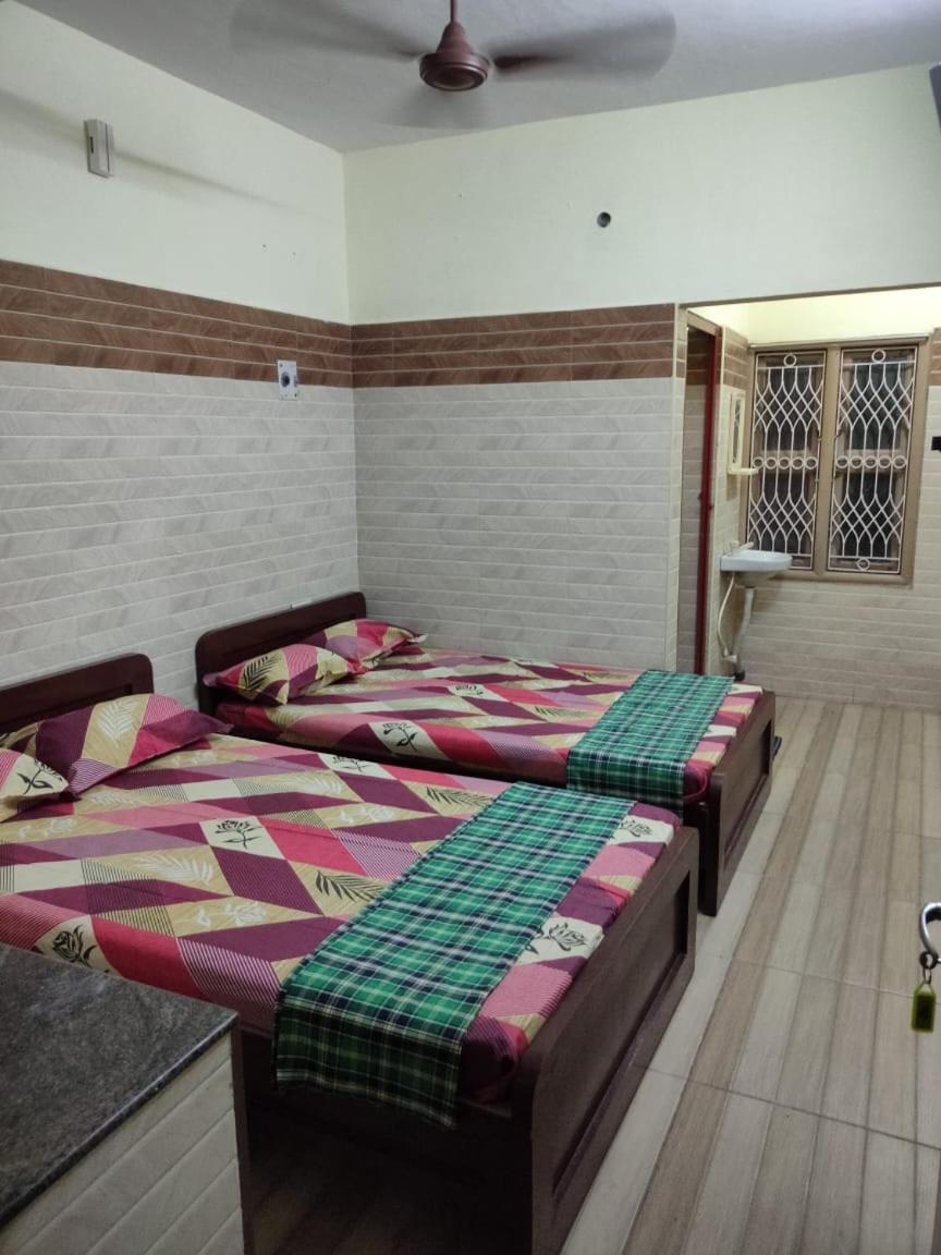 Sri Vari Residency Hostel Велор Екстериор снимка
