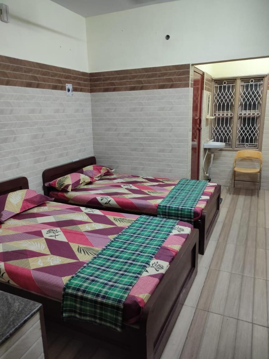 Sri Vari Residency Hostel Велор Екстериор снимка
