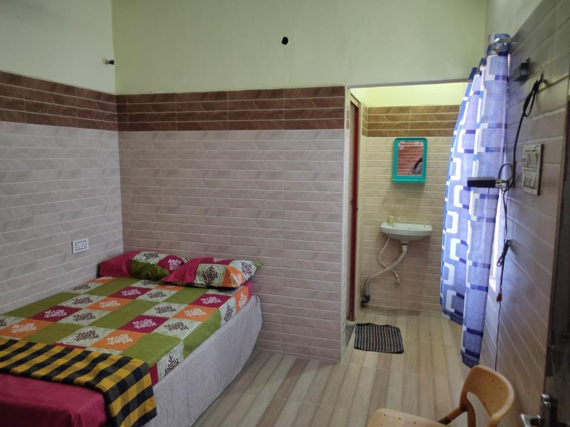 Sri Vari Residency Hostel Велор Екстериор снимка