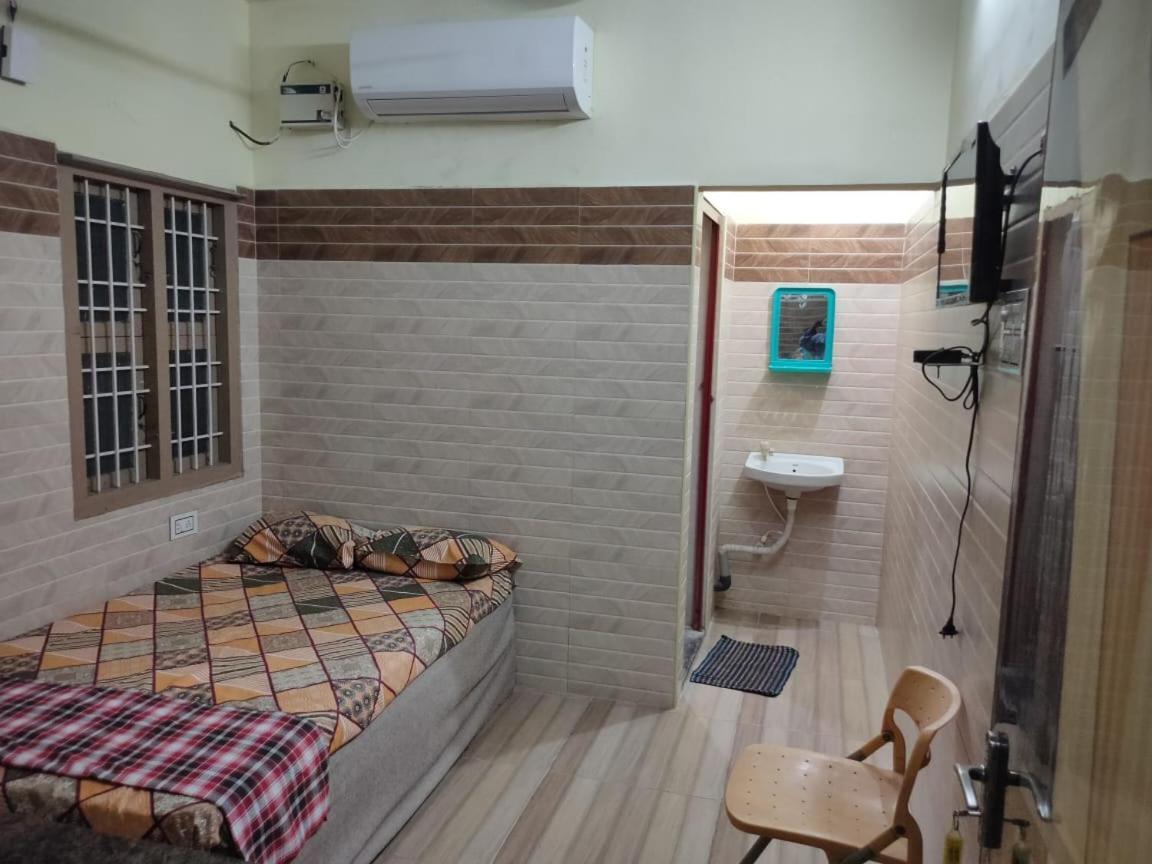Sri Vari Residency Hostel Велор Екстериор снимка