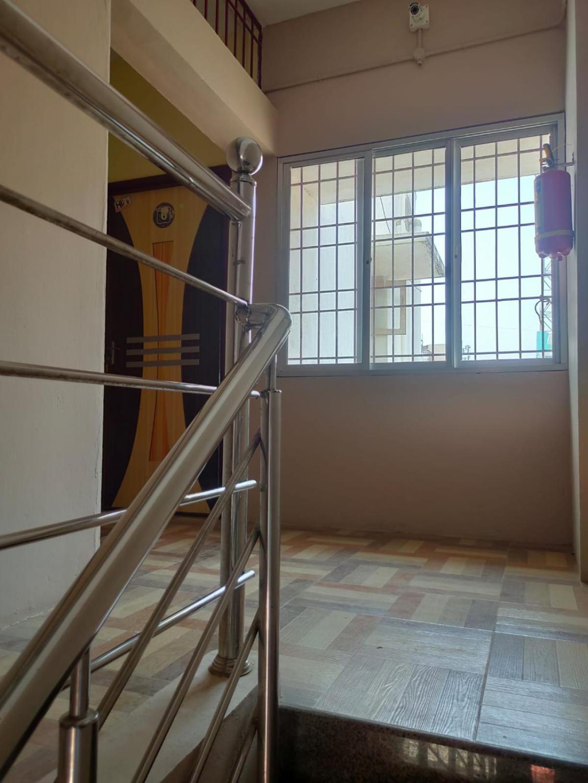 Sri Vari Residency Hostel Велор Екстериор снимка