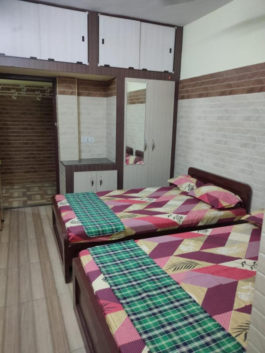 Sri Vari Residency Hostel Велор Екстериор снимка
