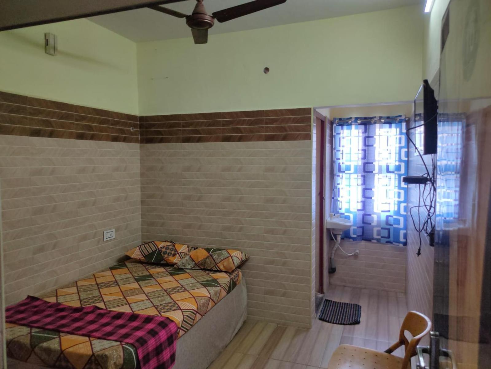 Sri Vari Residency Hostel Велор Екстериор снимка